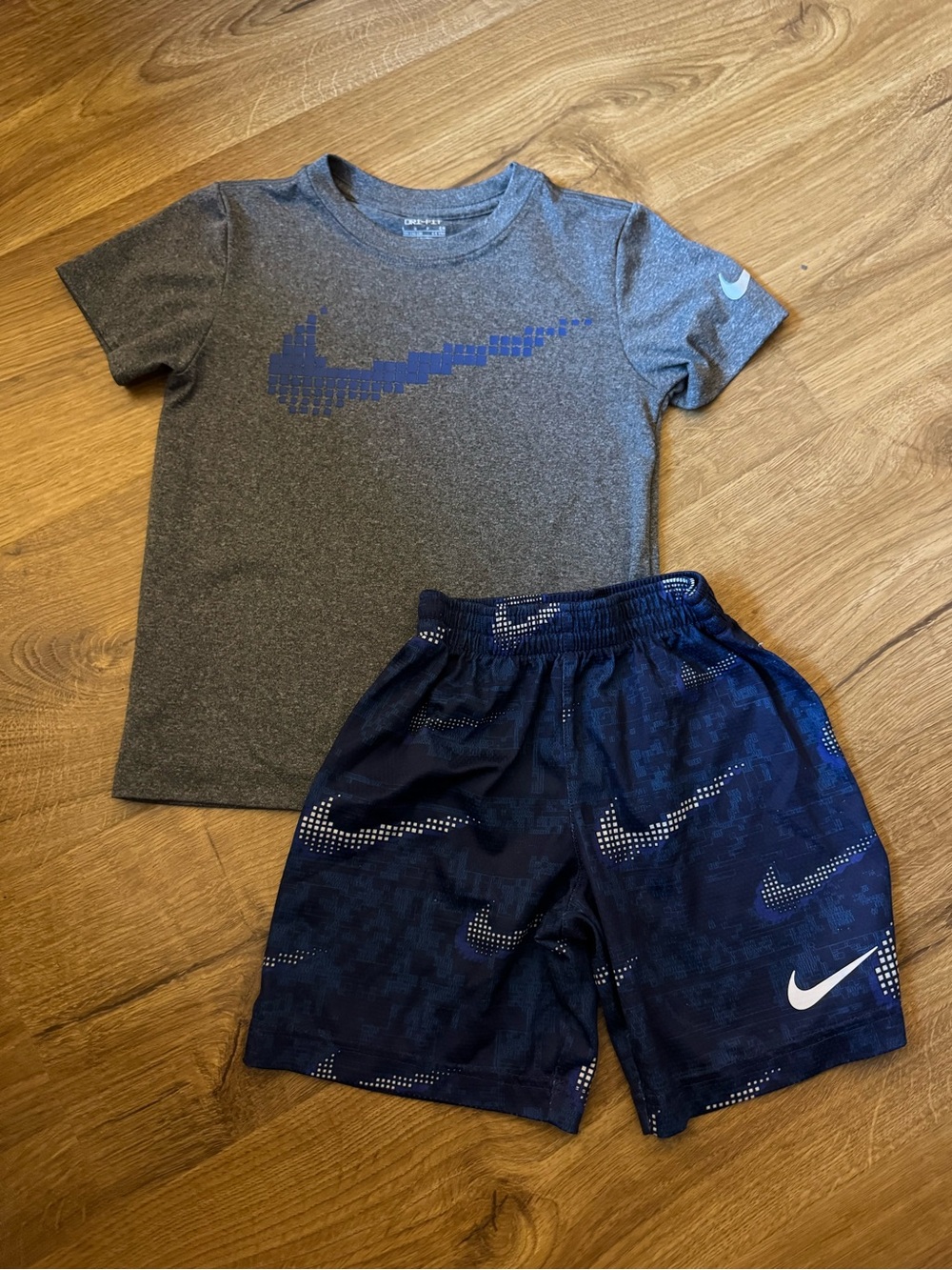 Nike Gray Tee with Navy Swoosh & Navy Printed Shorts (Size 5)